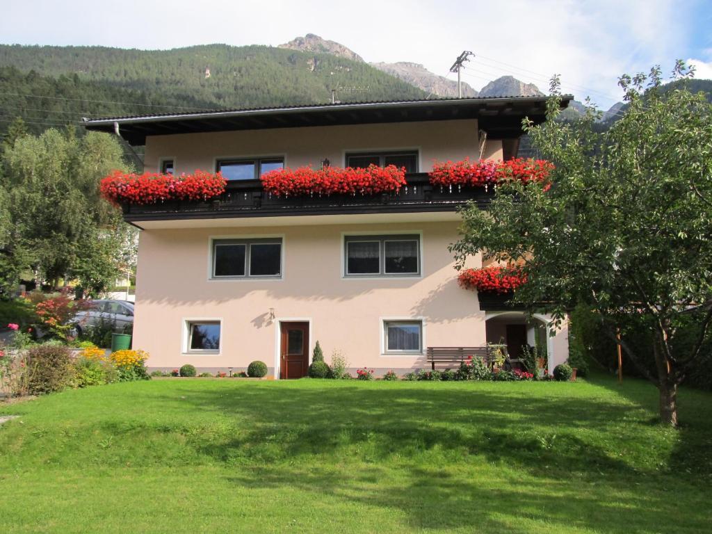 Haus Vogelsberger Apartment Fulpmes Exterior photo